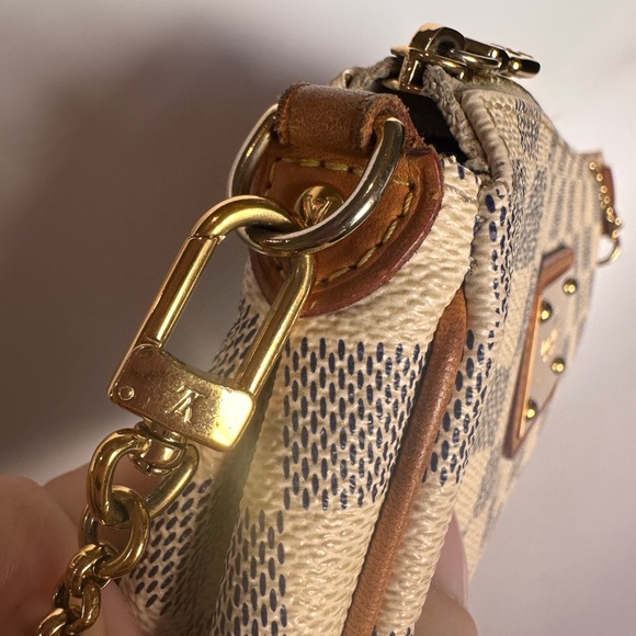 LOUIS VUITTON 
Damier Azur Eva Clutch - Picture 6 of 11
